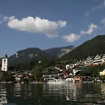 בית נופש In With Swimming Pool *